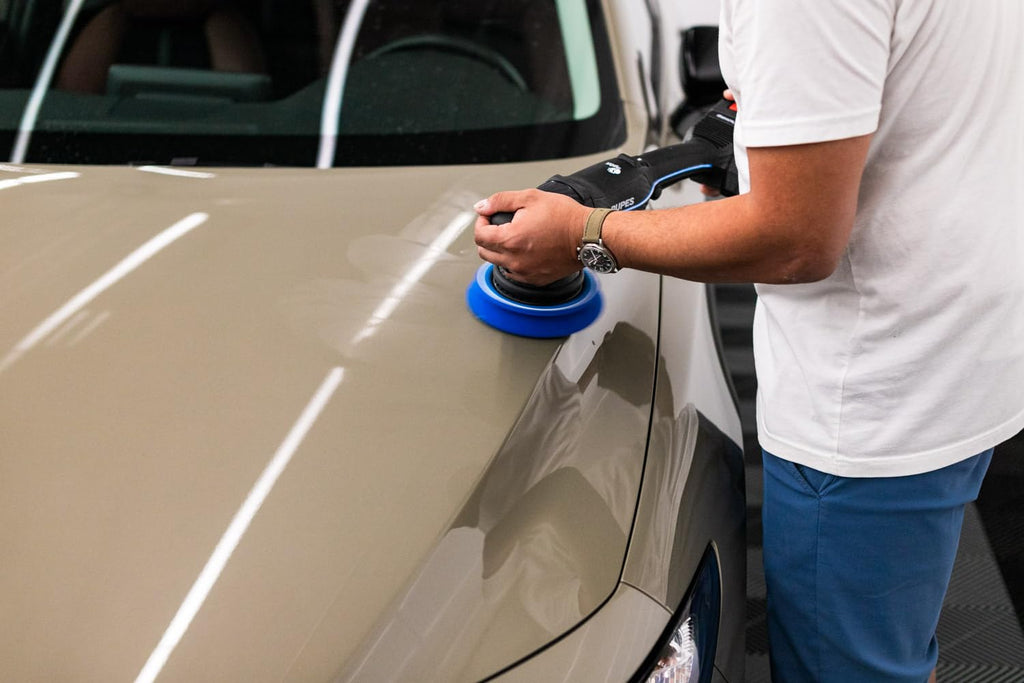 Koch-Chemie - Lack Polish Grun P1.03 - Protects, Refines, Adds Depth, and Amplifies Vehicle'S Paint Color - High Gloss Finish - 1 Liter
